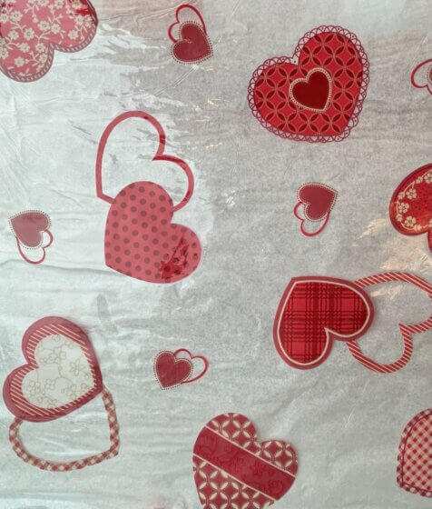 Klar voksdug med røde hjerter